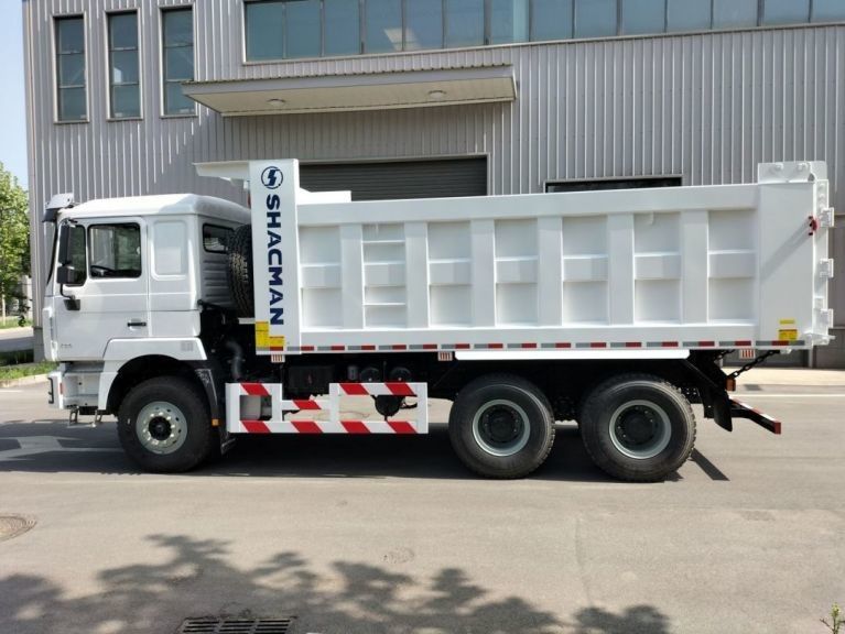 SHACMAN F3000 ডাম্প ট্রাক 6x4 400 ইউরো II হোয়াইট টিপার 300L অ্যালুমিনিয়াম খাদ জ্বালানী ট্যাংক