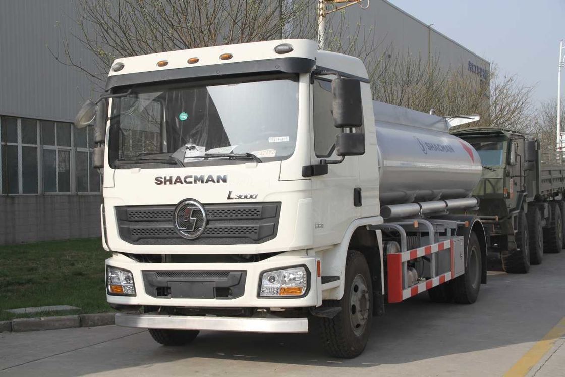 L3000 4x2 তেল ট্যাঙ্কার ট্রাক 240hp EruoII হোয়াইট শ্যাকম্যান তেল পরিবহন ট্রাক
