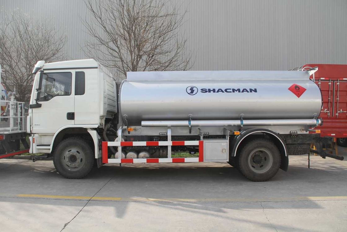 L3000 4x2 তেল ট্যাঙ্কার ট্রাক 240hp EruoII হোয়াইট শ্যাকম্যান তেল পরিবহন ট্রাক