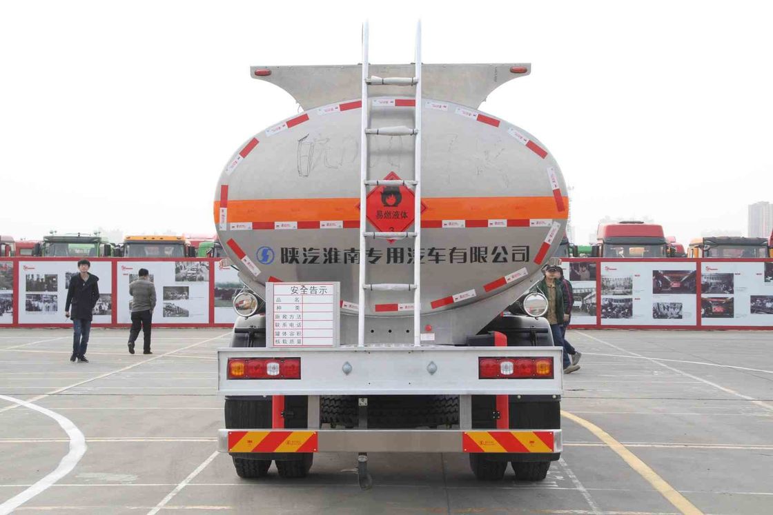 L3000 4x2 তেল ট্যাঙ্কার ট্রাক 240hp EruoII হোয়াইট শ্যাকম্যান তেল পরিবহন ট্রাক