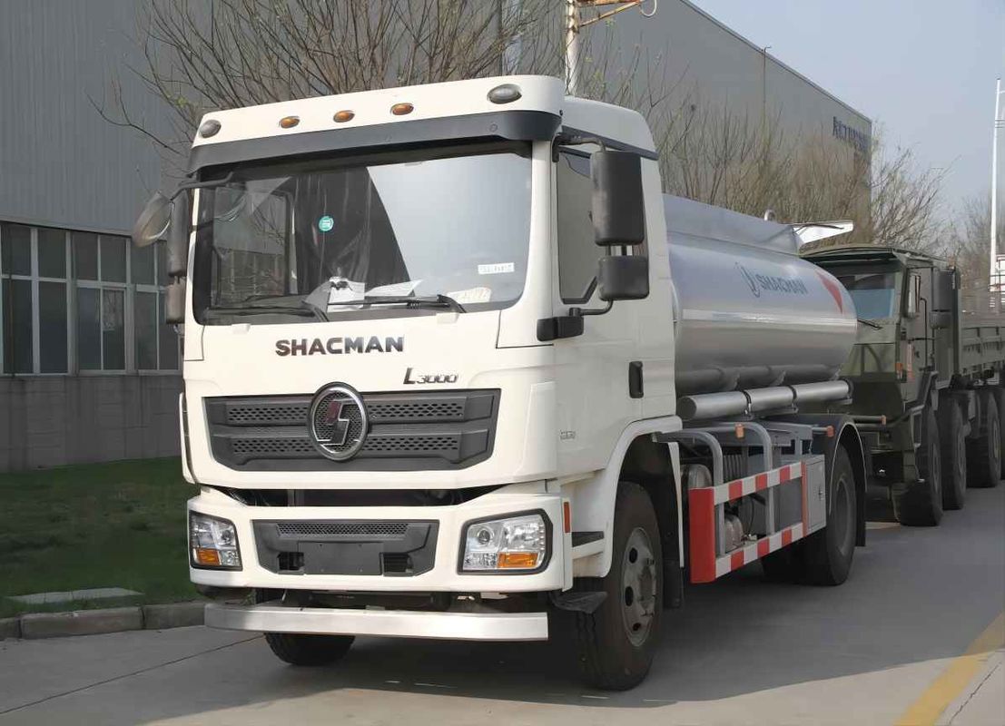 L3000 4x2 তেল ট্যাঙ্কার ট্রাক 240hp EruoII হোয়াইট শ্যাকম্যান তেল পরিবহন ট্রাক
