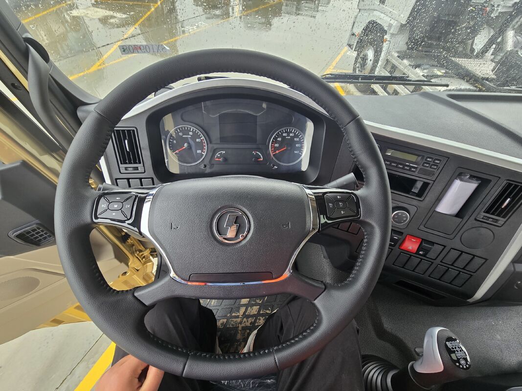 SHACMAN X3000 6X4 Tractor Truck with 600L Aluminum Fuel Tank and Left or Right Driven Variable-width Structure